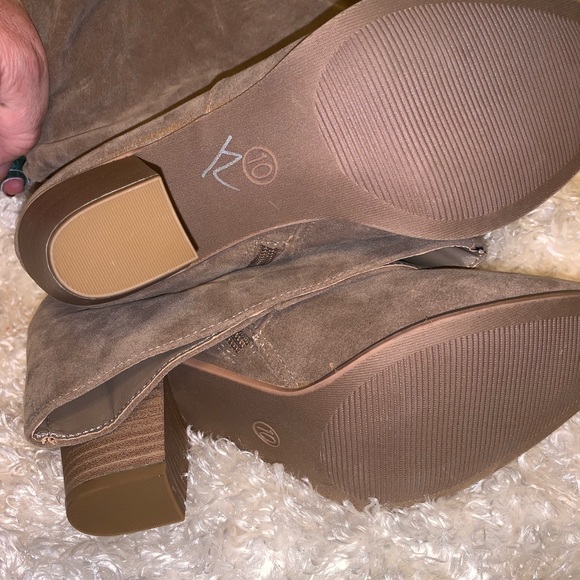 Women’s Universal Thread heeled boots - Picture 4 of 6